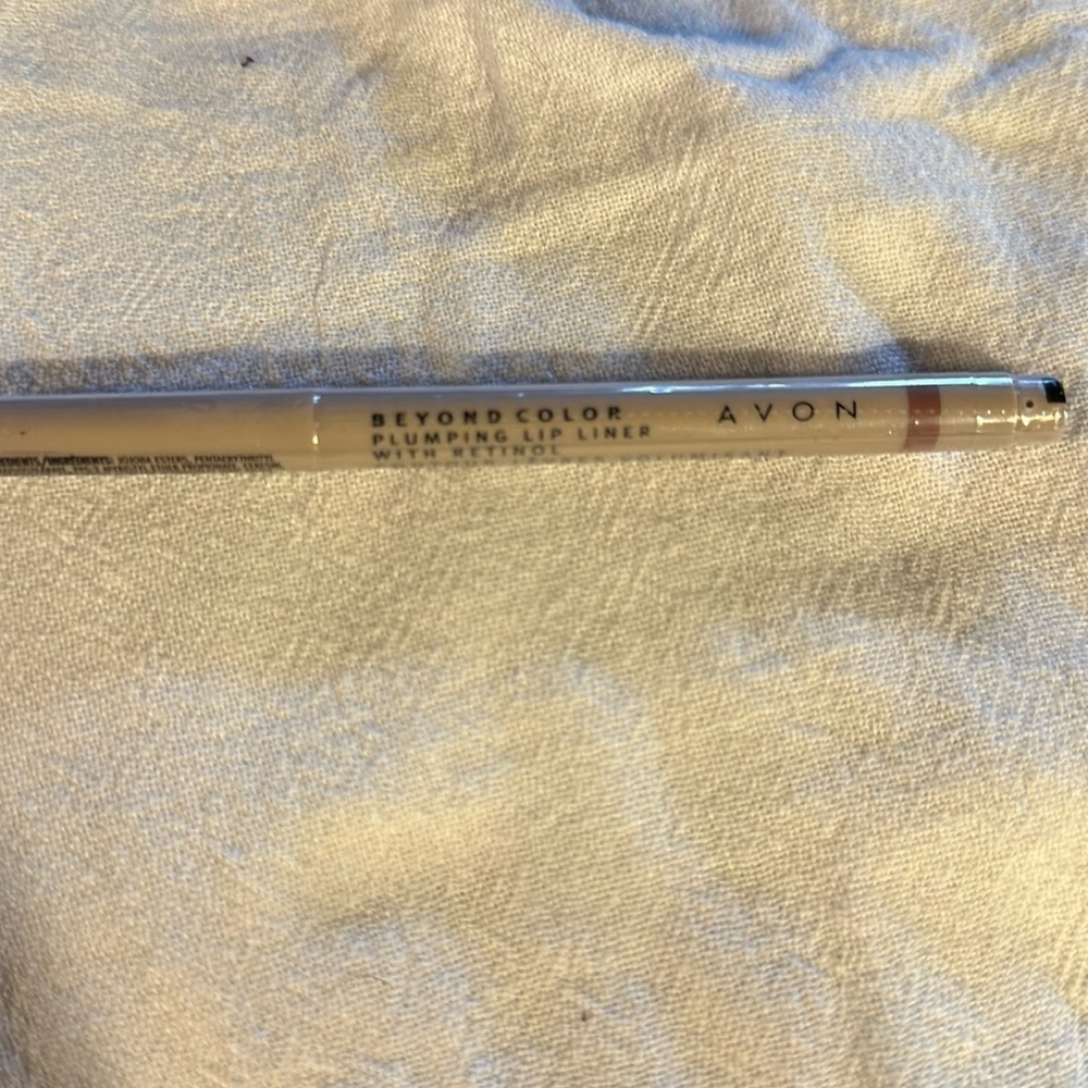 Avon Plumping Lip Liner With Retinol (color on pkg).11 oz